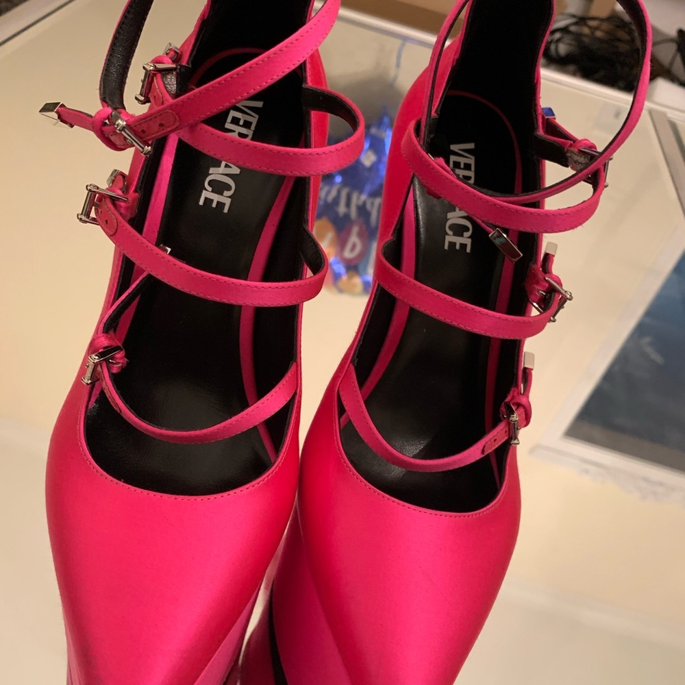 VERSACE SIZE 41, HOT PINK!
